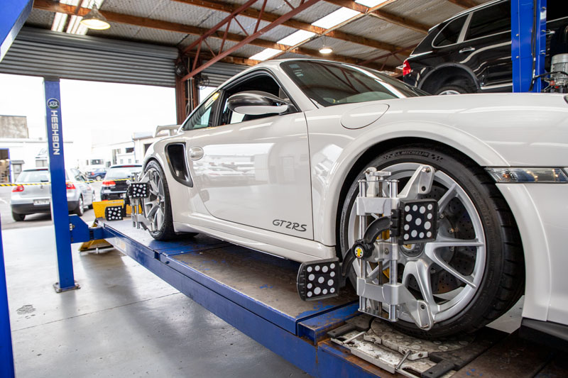 White Porsche 911 GT2RS in workshop sideview